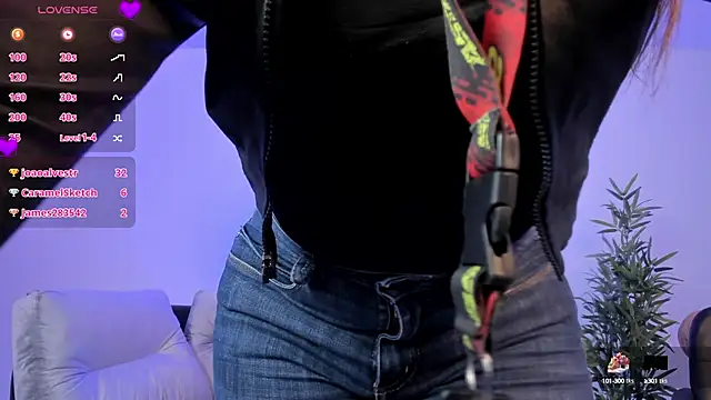 miataylorr1 online show from 02/05/25, 06:26