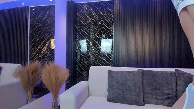 miataylorr1 online show from 02/21/25, 06:26