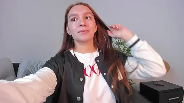 miataylorr1 online show from 02/26/25, 12:14