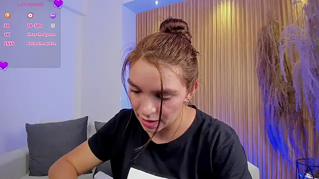 miataylorr1 online show from 02/27/25, 06:20