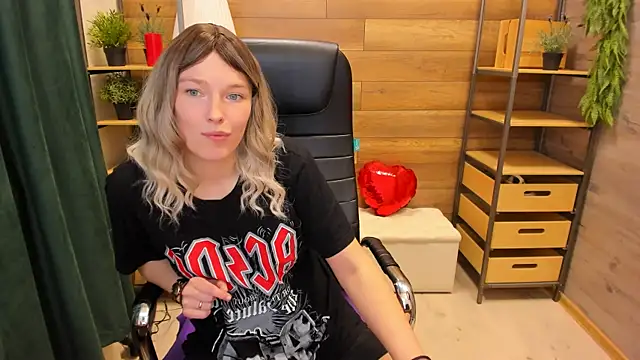  fiona Love online show from 02/10/25, 09:25