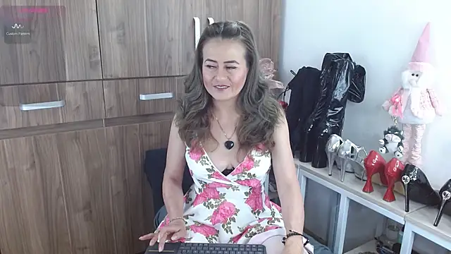 magenta maturr online show from 12/19/25, 08:05