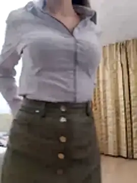 baby sweet girl  online show from 10/10/25, 09:03