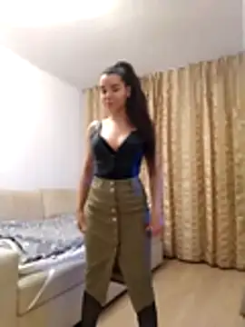 baby sweet girl  online show from 04/12/26, 09:42