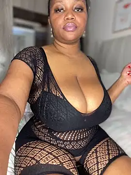 Snapshot of Hyra_Ari chatting on 10/30/25, 09:11 Hyra Ari online show from 10/30/25, 09:11