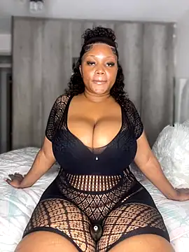 Snapshot of Hyra_Ari chatting on 12/04/25, 08:28 Hyra Ari online show from 12/04/25, 08:28