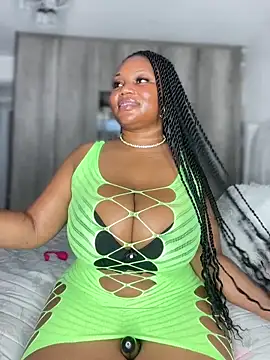 Snapshot of Hyra_Ari chatting on 12/16/25, 02:00 Hyra Ari online show from 12/16/25, 02:00