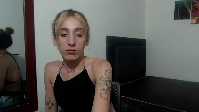 Snapshot of andreahhill chatting on 05/29/26, 03:32 andreahhill online show from 05/29/26, 03:32