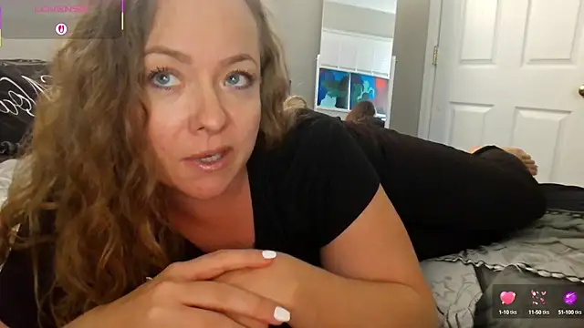 julimonroe online show from 09/12/25, 03:12