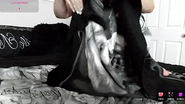 julimonroe online show from 09/17/25, 03:19