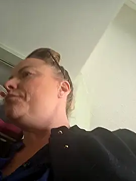 julimonroe online show from 04/03/26, 04:16