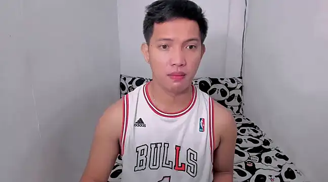 Snapshot of xSebastian19 chatting on 01/05/25, 09:47 xSebastian19 online show from 01/05/25, 09:47