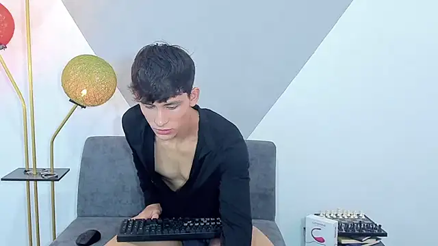 Snapshot of logan_thomas chatting on 12/06/24, 08:05 logan thomas online show from 12/06/24, 08:05