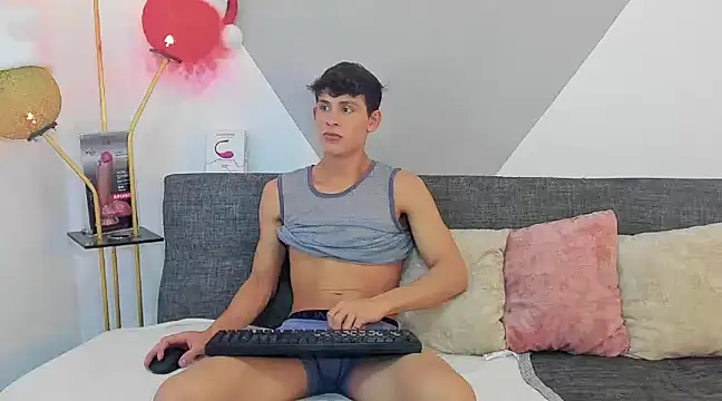 Snapshot of logan_thomas chatting on 12/21/24, 07:56 logan thomas online show from 12/21/24, 07:56