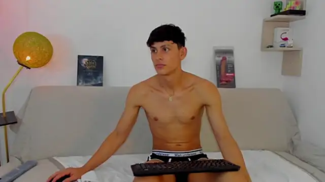 Snapshot of logan_thomas chatting on 10/24/25, 10:22 logan thomas online show from 10/24/25, 10:22