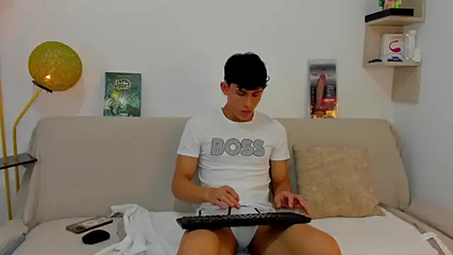 Snapshot of logan_thomas chatting on 10/28/25, 02:09 logan thomas online show from 10/28/25, 02:09