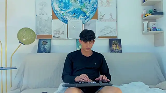 Snapshot of logan_thomas chatting on 02/01/26, 05:22 logan thomas online show from 02/01/26, 05:22