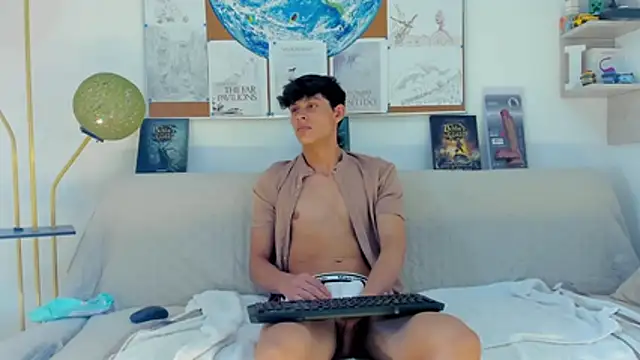 Snapshot of logan_thomas chatting on 02/03/26, 06:02 logan thomas online show from 02/03/26, 06:02