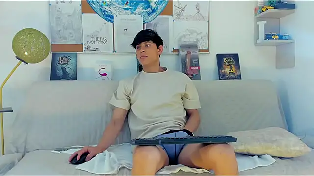 Snapshot of logan_thomas chatting on 02/22/26, 01:31 logan thomas online show from 02/22/26, 01:31