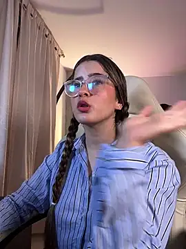 Snapshot of Stormiie777 chatting on 02/03/26, 01:37 Stormiie777 online show from 02/03/26, 01:37