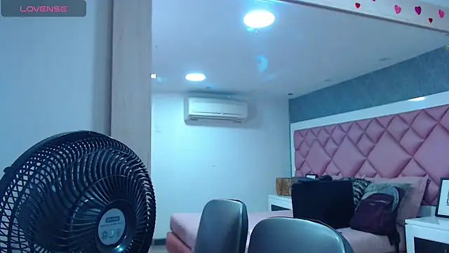 DanielaDuff online show from 10/28/25, 07:49