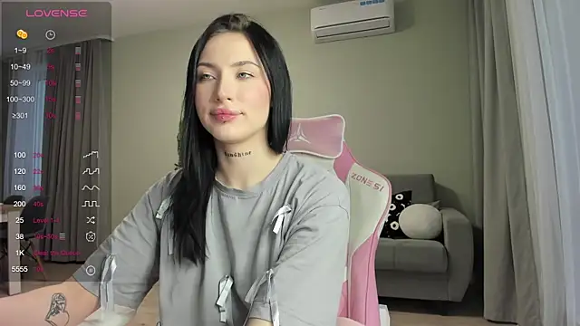 Snapshot of JenniferQueen11 chatting on 02/12/25, 10:56 JenniferQueen11 online show from 02/12/25, 10:56