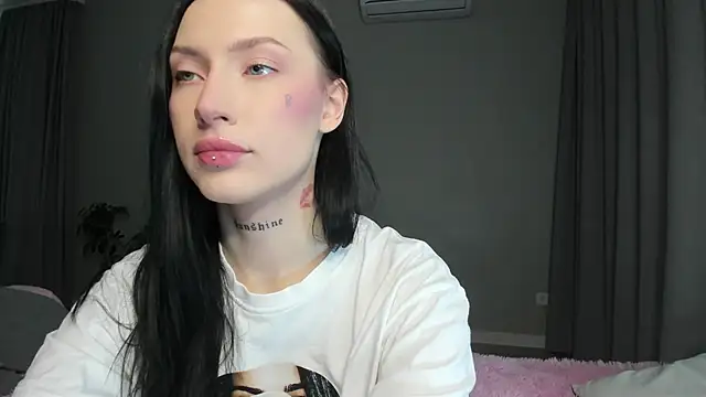 Snapshot of JenniferQueen11 chatting on 09/12/25, 11:32 JenniferQueen11 online show from 09/12/25, 11:32