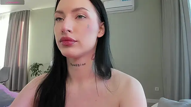 Snapshot of JenniferQueen11 chatting on 09/27/25, 02:16 JenniferQueen11 online show from 09/27/25, 02:16