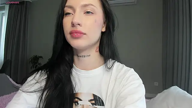 Snapshot of JenniferQueen11 chatting on 09/28/25, 09:47 JenniferQueen11 online show from 09/28/25, 09:47