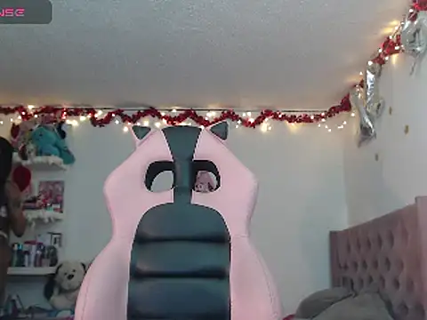 Snapshot of Harmonie_brown chatting on 02/22/25, 03:56 Harmonie brown online show from 02/22/25, 03:56