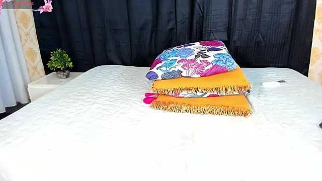 DENISE WOLFE online show from 03/19/25, 06:44