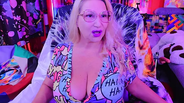 Snapshot of mature_lisa_naughty chatting on 09/27/25, 02:44 mature lisa naughty online show from 09/27/25, 02:44