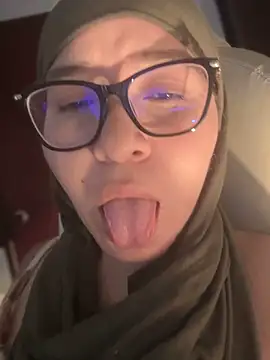 MatchedEyebrow online show from 09/19/25, 09:37