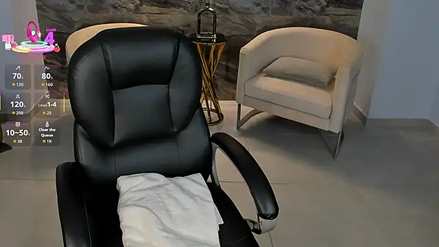 MadelineFox online show from 11/18/25, 09:03