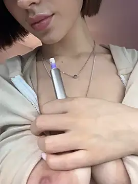 Snapshot of Camilla_Railian chatting on 12/20/24, 12:52 Camilla Railian online show from 12/20/24, 12:52