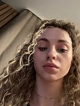 Snapshot of Camilla_Railian chatting on 01/26/25, 06:16 Camilla Railian online show from 01/26/25, 06:16