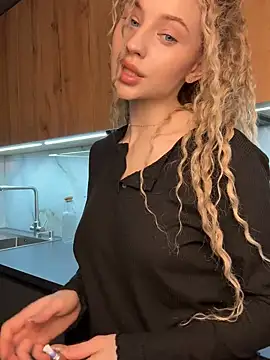 Snapshot of Camilla_Railian chatting on 02/01/25, 03:50 Camilla Railian online show from 02/01/25, 03:50