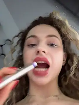 Snapshot of Camilla_Railian chatting on 02/13/25, 10:22 Camilla Railian online show from 02/13/25, 10:22