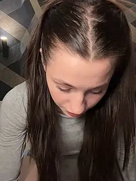 Snapshot of Camilla_Railian chatting on 03/17/25, 07:26 Camilla Railian online show from 03/17/25, 07:26