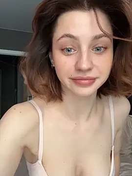 Snapshot of Camilla_Railian chatting on 10/02/25, 10:22 Camilla Railian online show from 10/02/25, 10:22