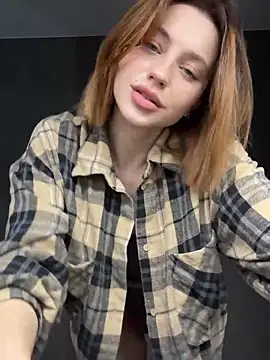 Snapshot of Camilla_Railian chatting on 10/05/25, 04:00 Camilla Railian online show from 10/05/25, 04:00