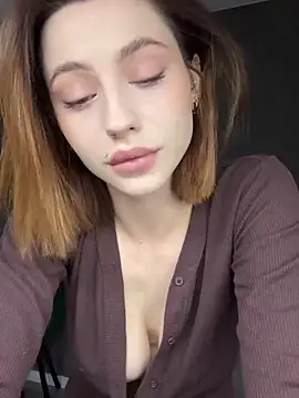 Snapshot of Camilla_Railian chatting on 10/12/25, 02:43 Camilla Railian online show from 10/12/25, 02:43