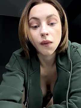 Snapshot of Camilla_Railian chatting on 11/02/25, 01:41 Camilla Railian online show from 11/02/25, 01:41