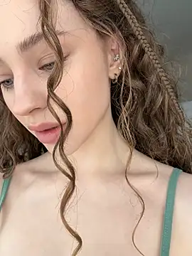 Camilla Railian online show from 04/11/26, 08:07