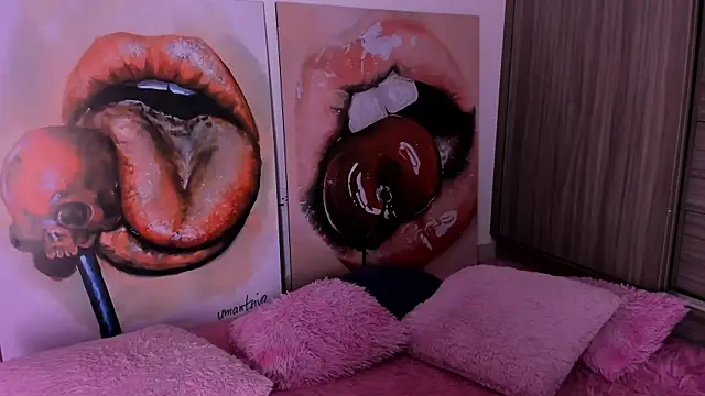 Snapshot of sofiaa_snoww chatting on 12/22/24, 01:23 sofiaa snoww online show from 12/22/24, 01:23