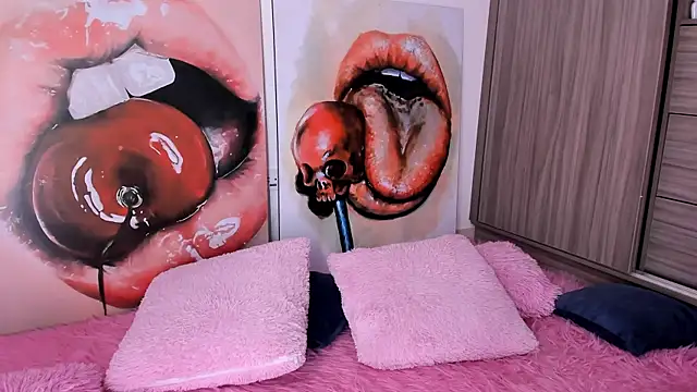 Snapshot of sofiaa_snoww chatting on 12/27/24, 09:54 sofiaa snoww online show from 12/27/24, 09:54