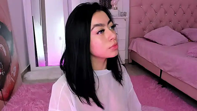 Snapshot of sofiaa_snoww chatting on 01/17/25, 01:15 sofiaa snoww online show from 01/17/25, 01:15