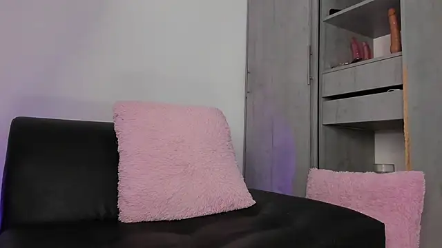 Snapshot of sofiaa_snoww chatting on 02/10/26, 12:37 sofiaa snoww online show from 02/10/26, 12:37