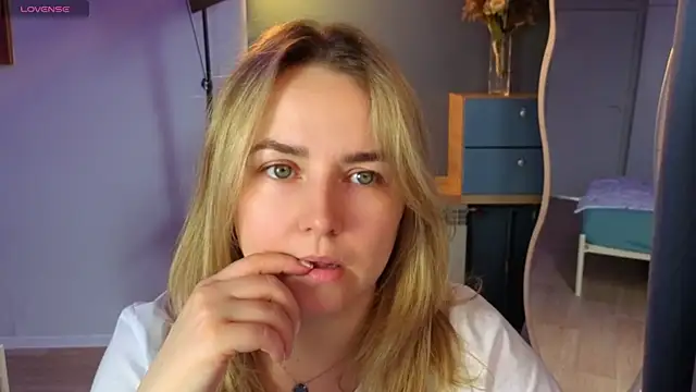 Mira Mermayd online show from 04/28/26, 01:48