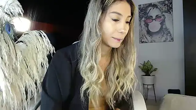 Snapshot of saraplayboy96 chatting on 10/30/25, 11:33 saraplayboy96 online show from 10/30/25, 11:33